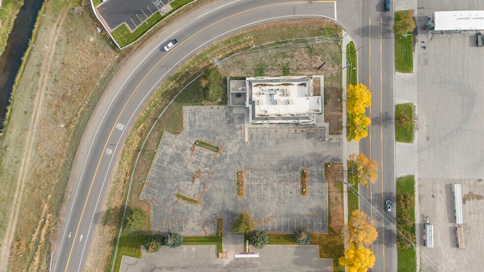 More Photos Of 950 Lindsay Blvd, Idaho Falls Restaurant For Lease