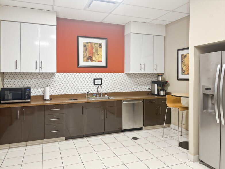 More Photos Of 2815 Forbs Ave, Hoffman Estates Coworking Space