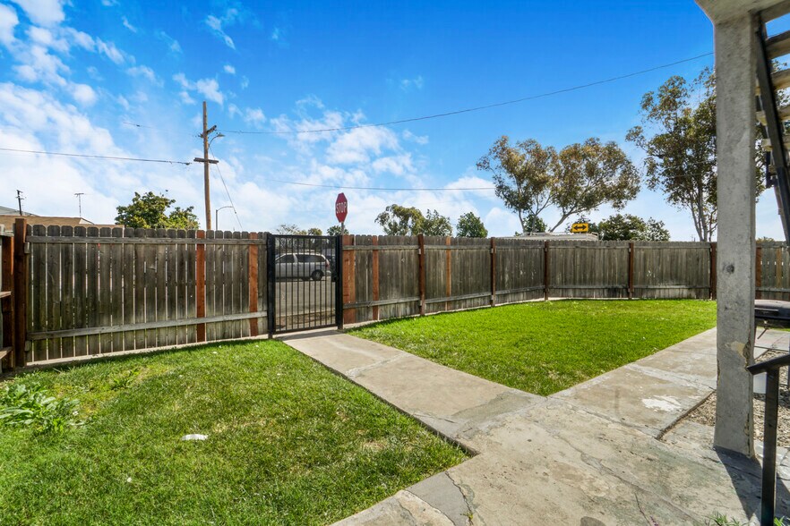 More Photos Of 11513 Berendo Ave, Los Angeles Multifamily For Sale