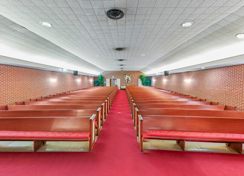 More Photos Of 403 W Sterling St, Baytown Funeral Home For Sale