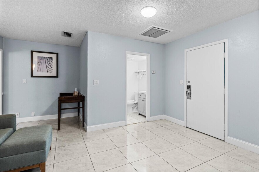 More Photos Of 510 Lane Ave S, Jacksonville Hotel For Sale