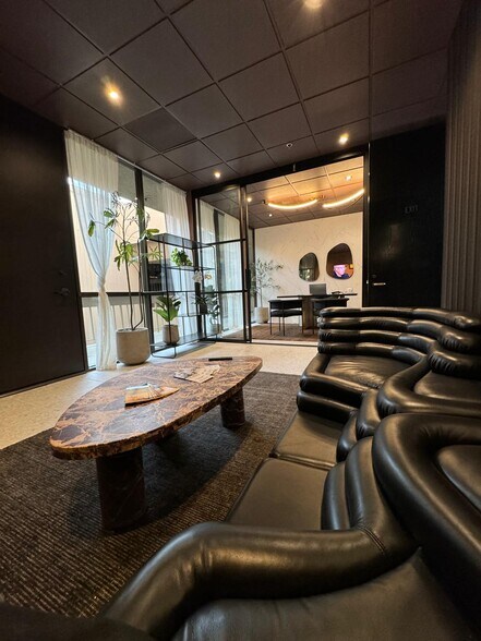 More Photos Of 1601 Dove St, Newport Beach Medical For Lease