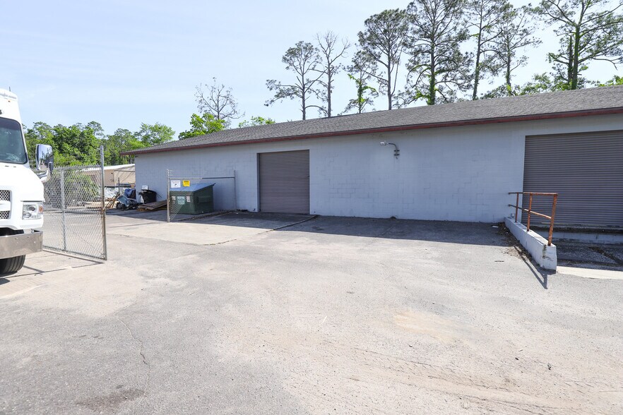 More Photos Of 2300 NW 71st Pl, Gainesville Warehouse For Lease