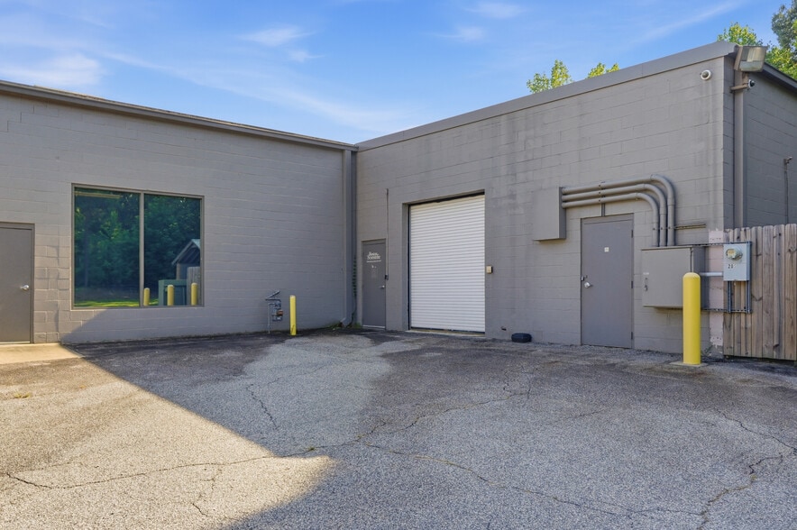 More Photos Of 1100 Old Ellis Rd, Roswell Loft Creative Space For Sale