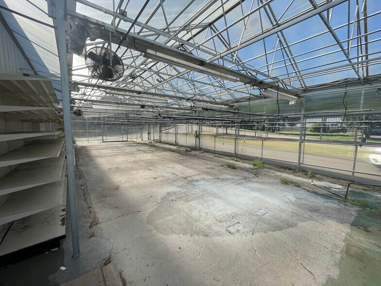 More Photos Of 11 Whitewood Ln, North Branford Garden Center For Sale