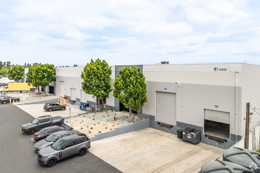 More Photos Of 12020 Woodruff Ave, Downey Warehouse For Lease