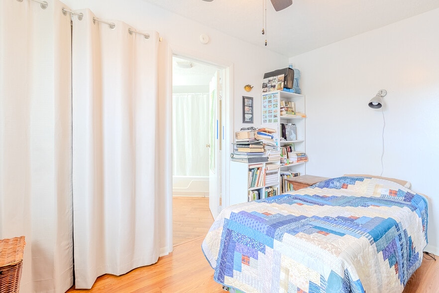 More Photos Of 5801 Lincoln Ave, Export Apartments For Sale