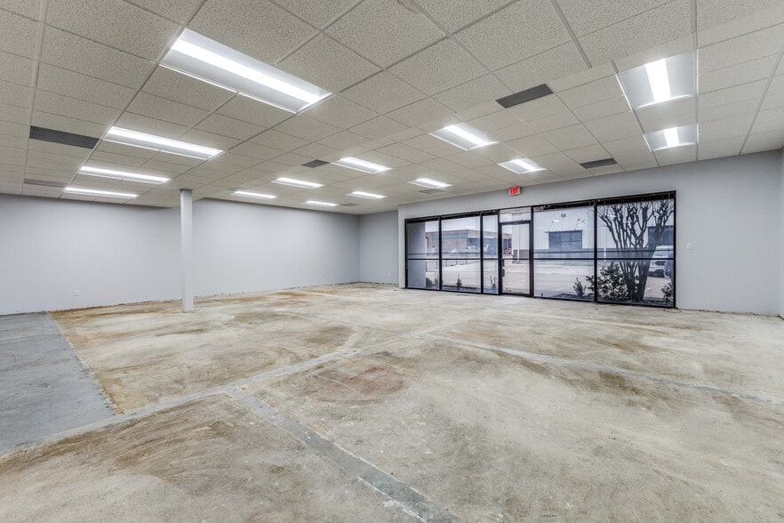 More Photos Of 3301 Century Dr, Rowlett Manufacturing For Sale