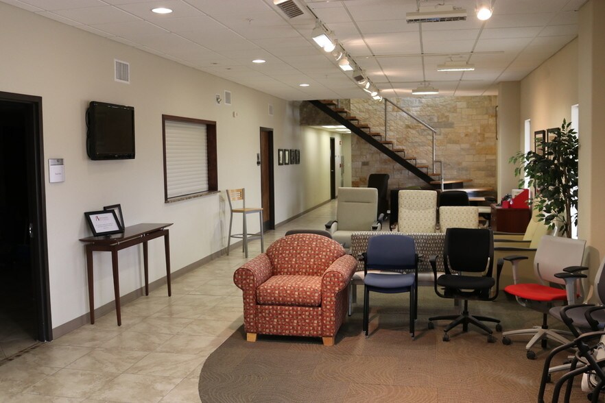More Photos Of 400 Lookout Ridge Blvd, Harker Heights Warehouse For Sale