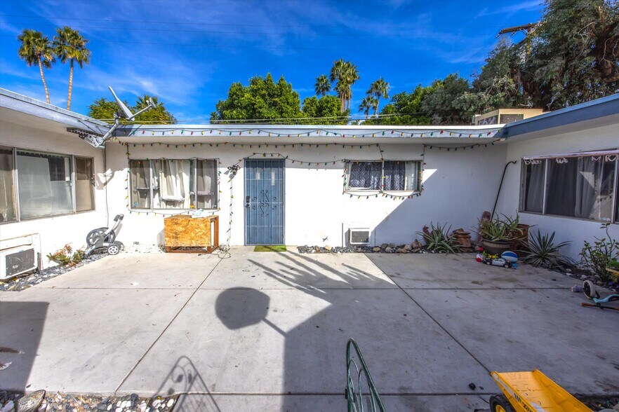 More Photos Of 238 S Saturmino Dr, Palm Springs Apartments For Sale