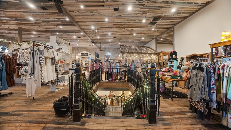 More Photos Of 101 N Elm, Hico General Retail For Sale