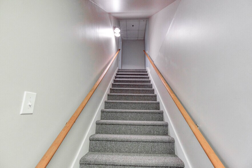 More Photos Of 1585 Access Rd, Covington Flex For Lease