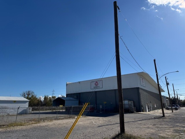 More Photos Of 2009 S Hullen St, Metairie Warehouse For Lease