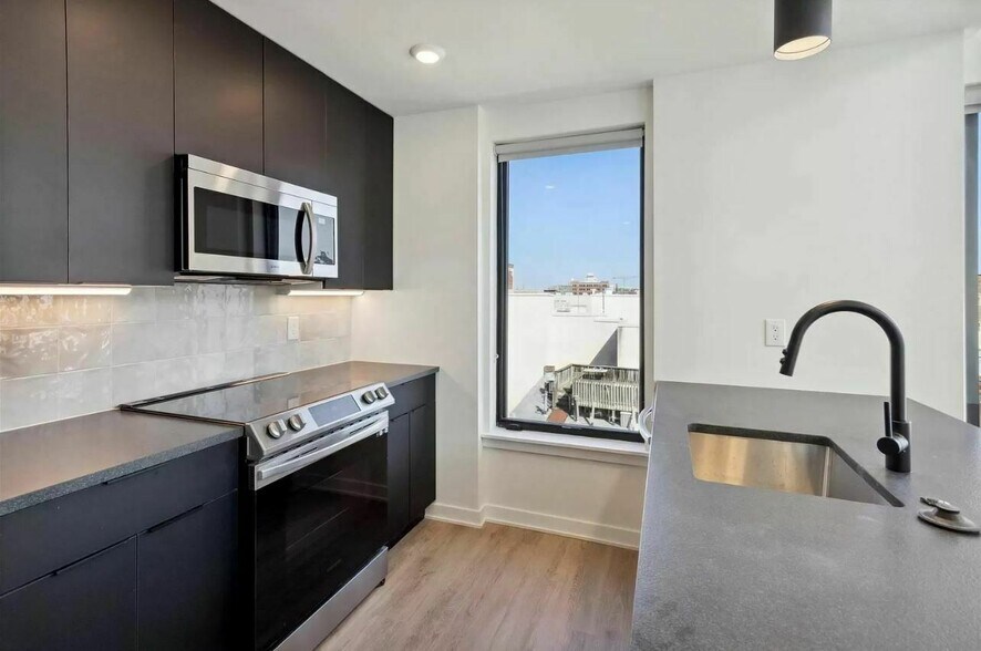 More Photos Of 500 N 13th St, Philadelphia Multifamily For Sale