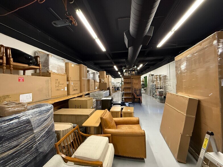 More Photos Of 7750 E Gelding Dr, Scottsdale Warehouse For Lease