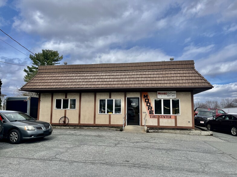 Primary Photo Of 2164 Community Dr, Bath Auto Repair For Sale