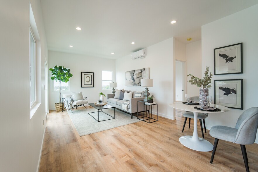More Photos Of 6737-43 Thomson Ct, San Diego Apartments For Sale