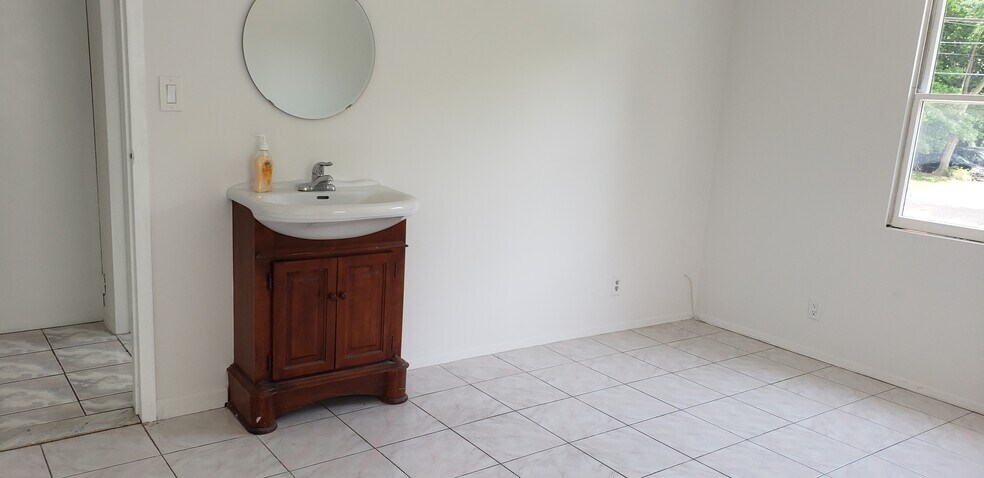 More Photos Of 539 Broad Ave, Palisades Park Freestanding For Sale