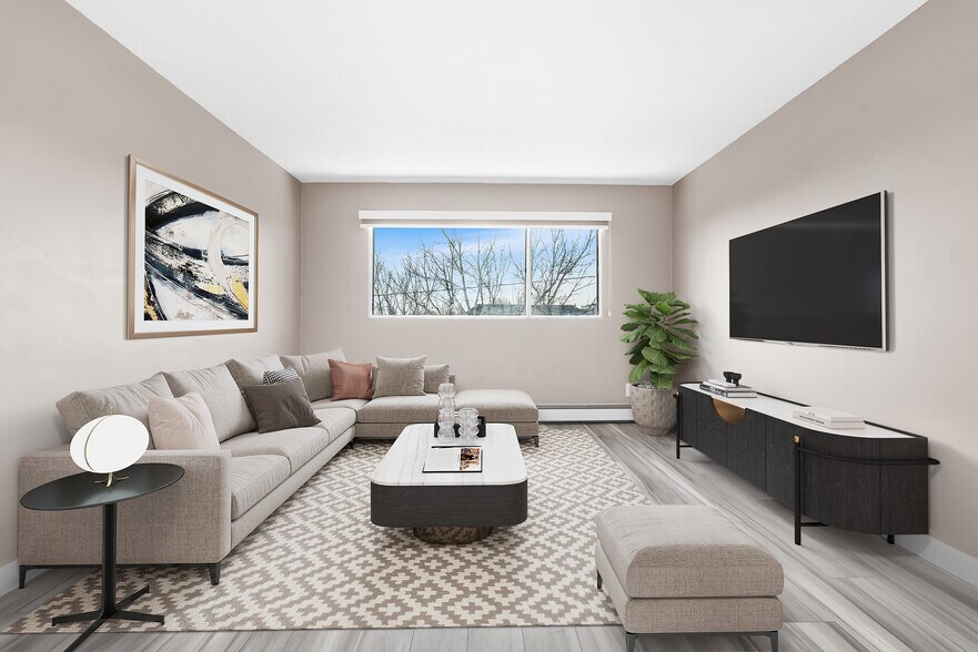 More Photos Of 1624 26 Av SW, Calgary Apartments For Sale