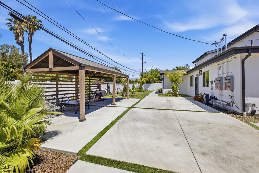 More Photos Of 18853 Saticoy St, Reseda Apartments For Sale