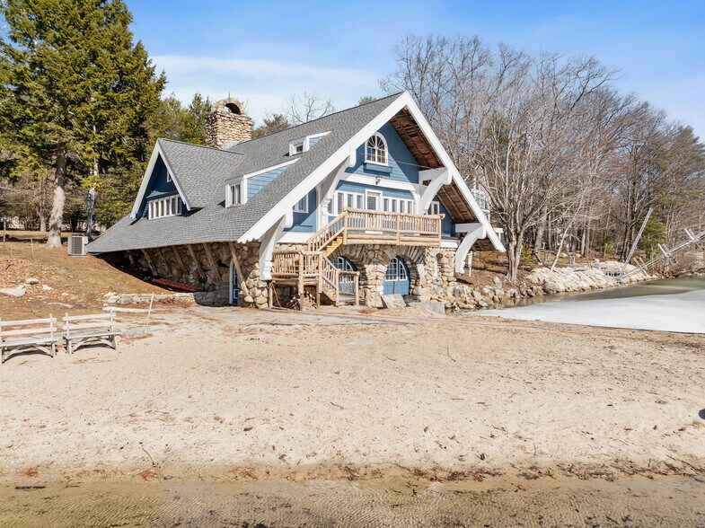 More Photos Of 50 Jacobs Rd, Moultonborough Hotel For Sale