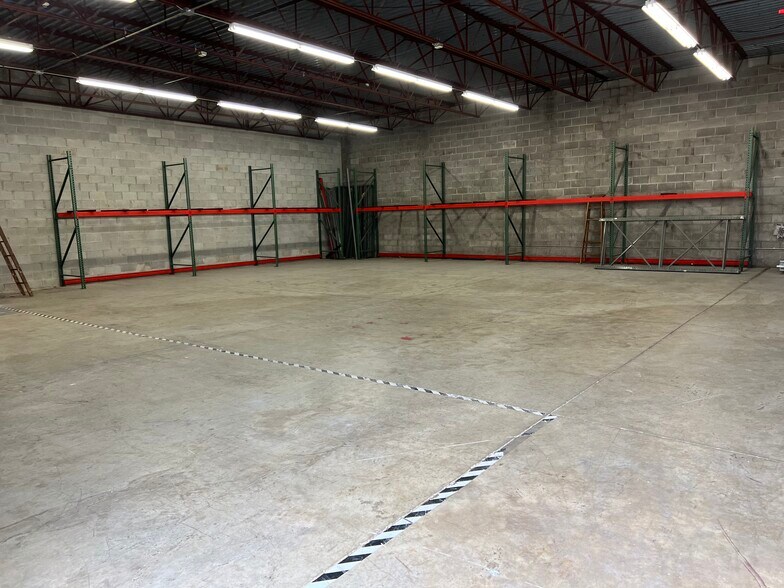 More Photos Of 200-222 Depot St, Berea Warehouse For Lease