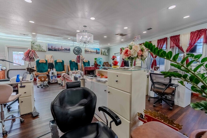 More Photos Of 3500 Mobile Hwy, Pensacola Freestanding For Sale