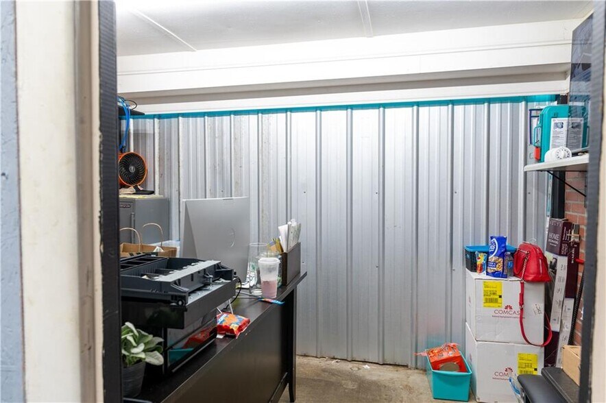 More Photos Of 3300 Norwich St, Brunswick Restaurant For Sale