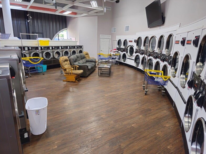 More Photos Of 1120 Westport Dr, Manhattan Specialty For Sale