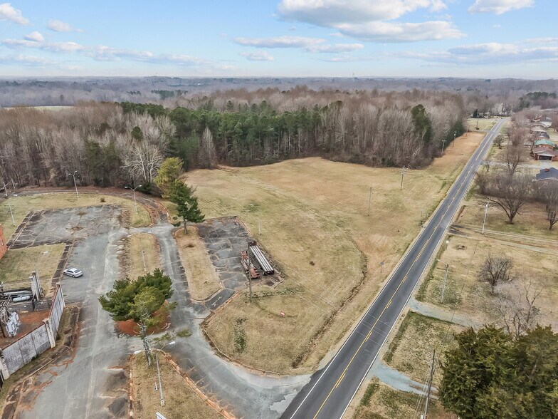 More Photos Of 1000 E Butler Ave, Liberty Manufacturing For Sale