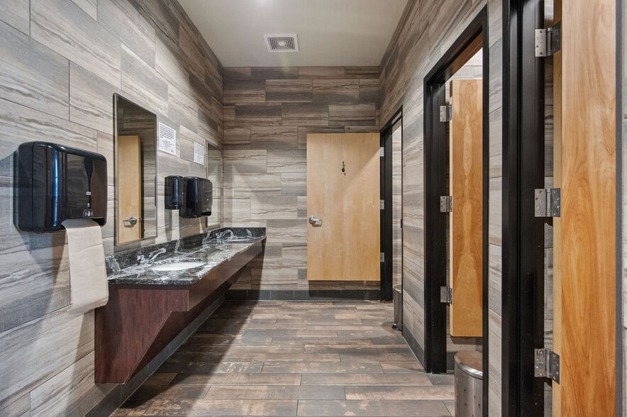 More Photos Of 2470 Gum Branch Rd, Jacksonville Restaurant For Sale