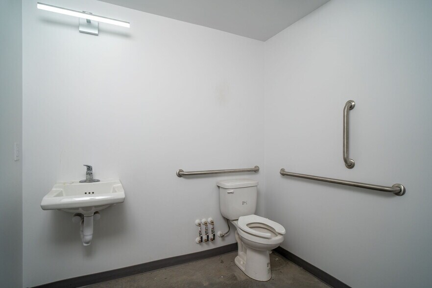 More Photos Of 1571 Pleasants Dr dr, Mount Crawford Warehouse For Lease
