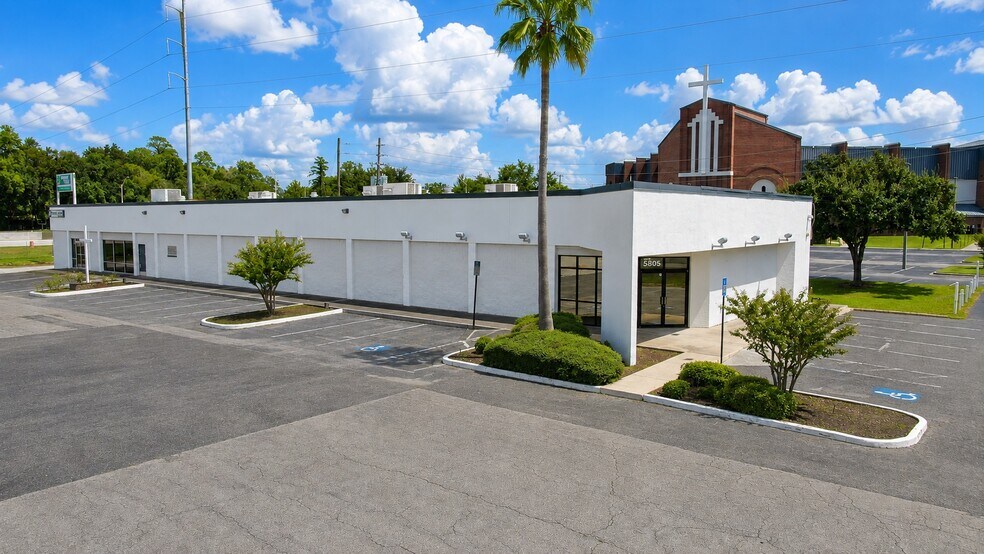 Primary Photo Of 5805 Ramona Blvd, Jacksonville Medical For Lease