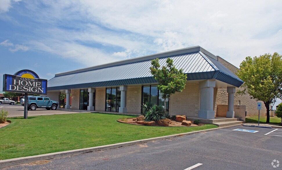 More Photos Of 7705 Quaker Ave, Lubbock Freestanding For Lease