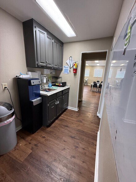 More Photos Of 421 N Sam Rayburn Fwy, Sherman Medical For Lease