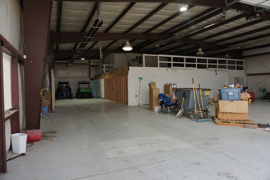 More Photos Of 820 N 9th Ave, Brighton Warehouse For Lease