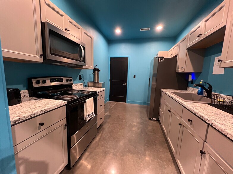 More Photos Of 27 Lighthouse Marina Rd, Sunrise Beach General Retail For Sale