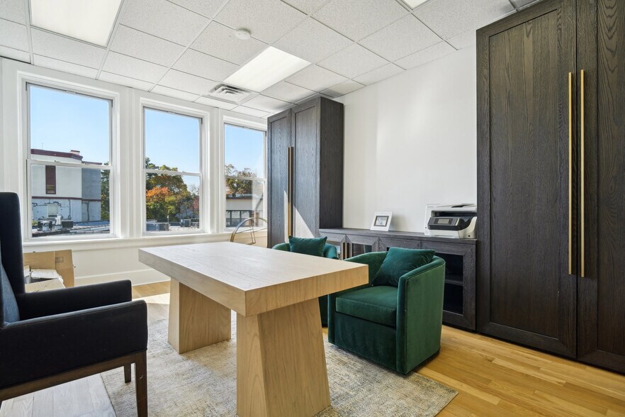 More Photos Of 2-4 Garber Sq, Ridgewood Restaurant For Sale