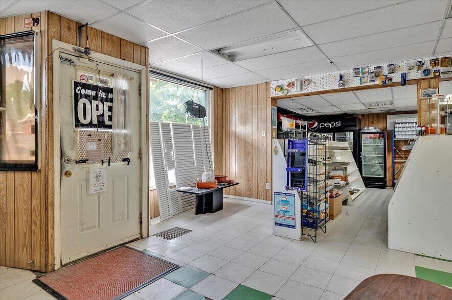 More Photos Of 2449 Queen Mary St, Cavan Storefront Retail Residential For Sale