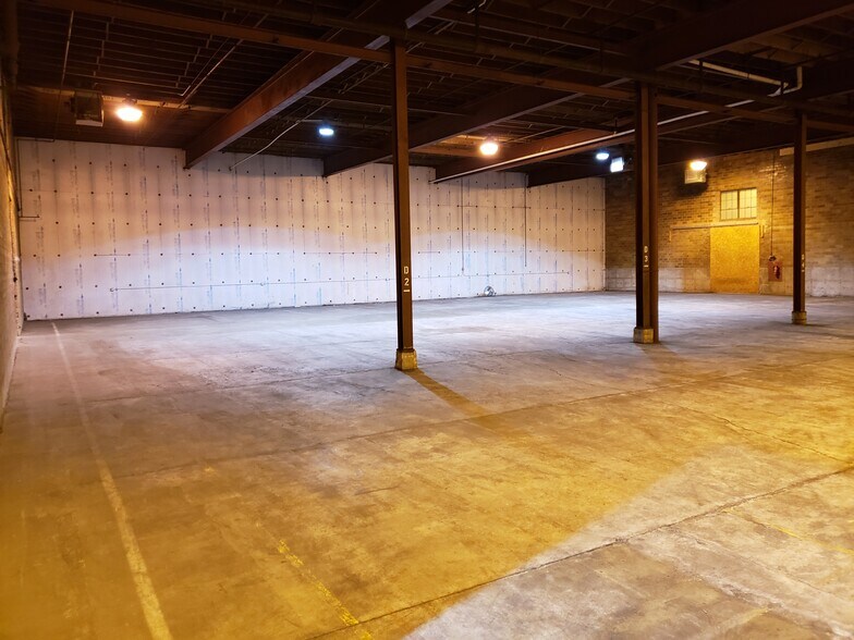More Photos Of 100 Washington St, Fox Lake Warehouse For Lease