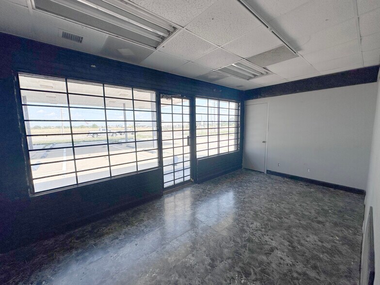 More Photos Of 3801 S Seneca St, Wichita Freestanding For Lease