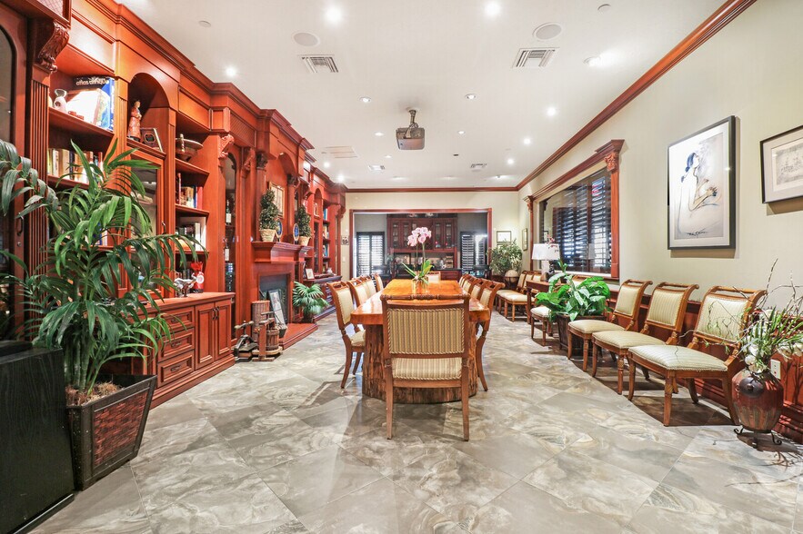 More Photos Of 4351 NE 12th Ter, Oakland Park Restaurant For Sale