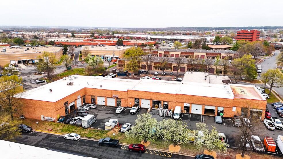 Primary Photo Of 4394 Henninger Ct, Chantilly Warehouse For Lease