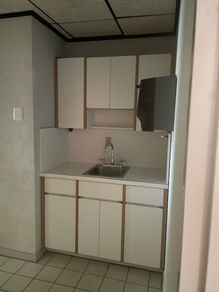 More Photos Of 446 Edwards Ave, Calverton Flex For Lease