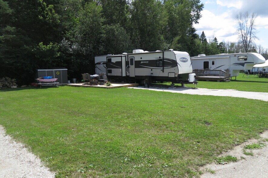 More Photos Of 1789 Rainbow Valley Rd W, Minesing Manufactured Housing Mobile Home Park For Sale