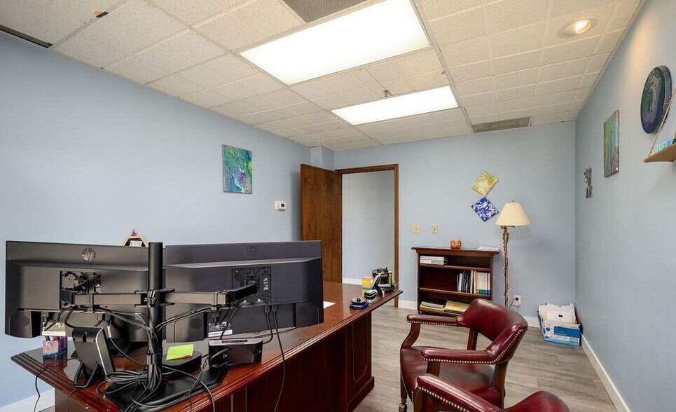 More Photos Of 456 Fulton St, Peoria Office For Sale