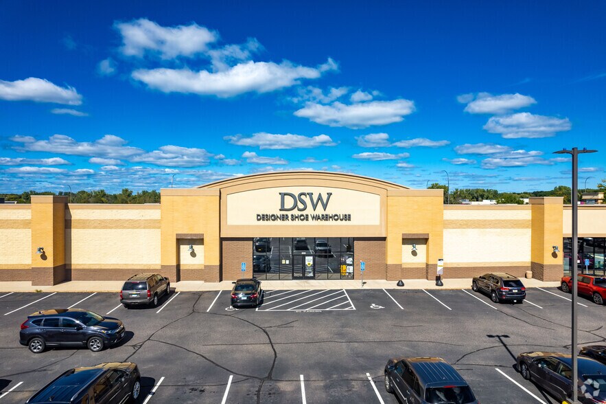 More Photos Of 1845-1885 E County Road D E, Maplewood General Retail For Lease