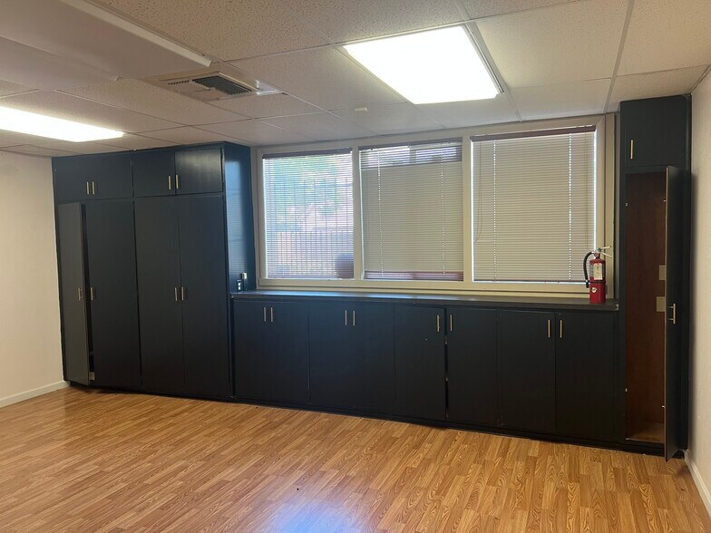 More Photos Of 1017 W 18th St, Merced Office For Sale