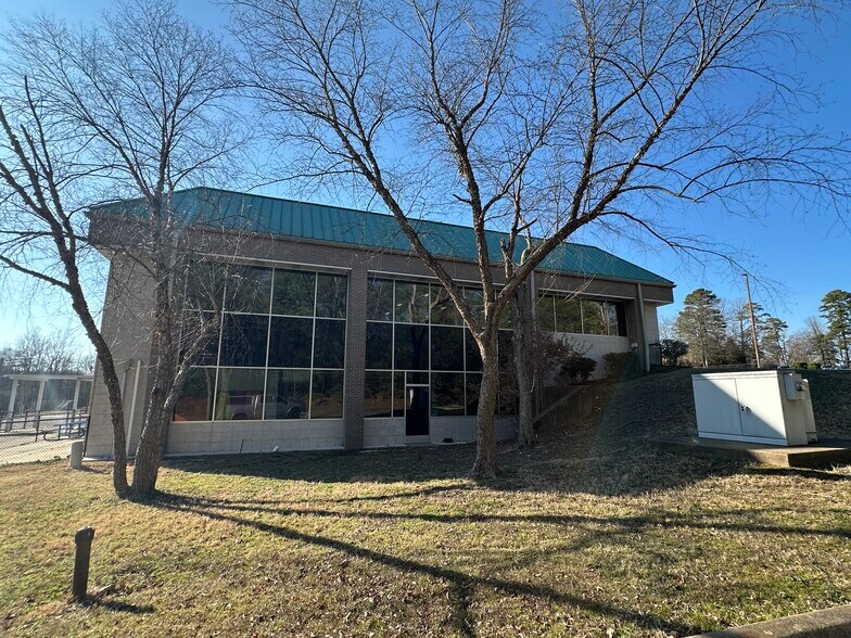 More Photos Of 21 Corporate Hill Dr, Little Rock Office For Sale