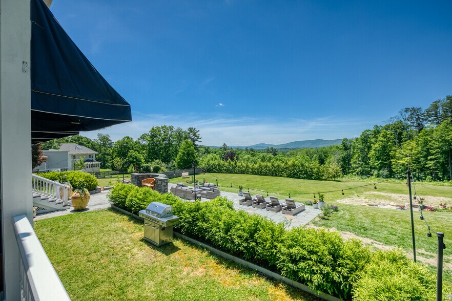 More Photos Of 2 Kemble St, Lenox Hotel For Sale
